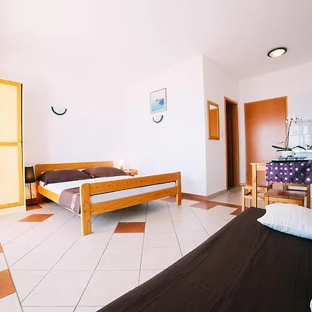 Apartman In With Sea View, Terrace, Air Conditioning, Wi-fi *