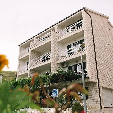 Apartman In With Sea View, Terrace, Air Conditioning, Wi-fi *