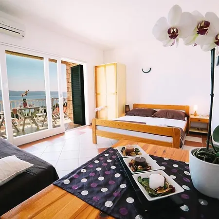 In With Sea View, Terrace, Air Conditioning, Wi-fi Apartman Duce