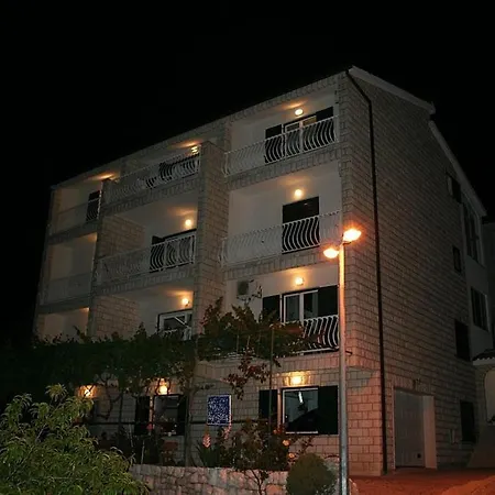 Apartman In With Sea View, Terrace, Air Conditioning, Wi-fi